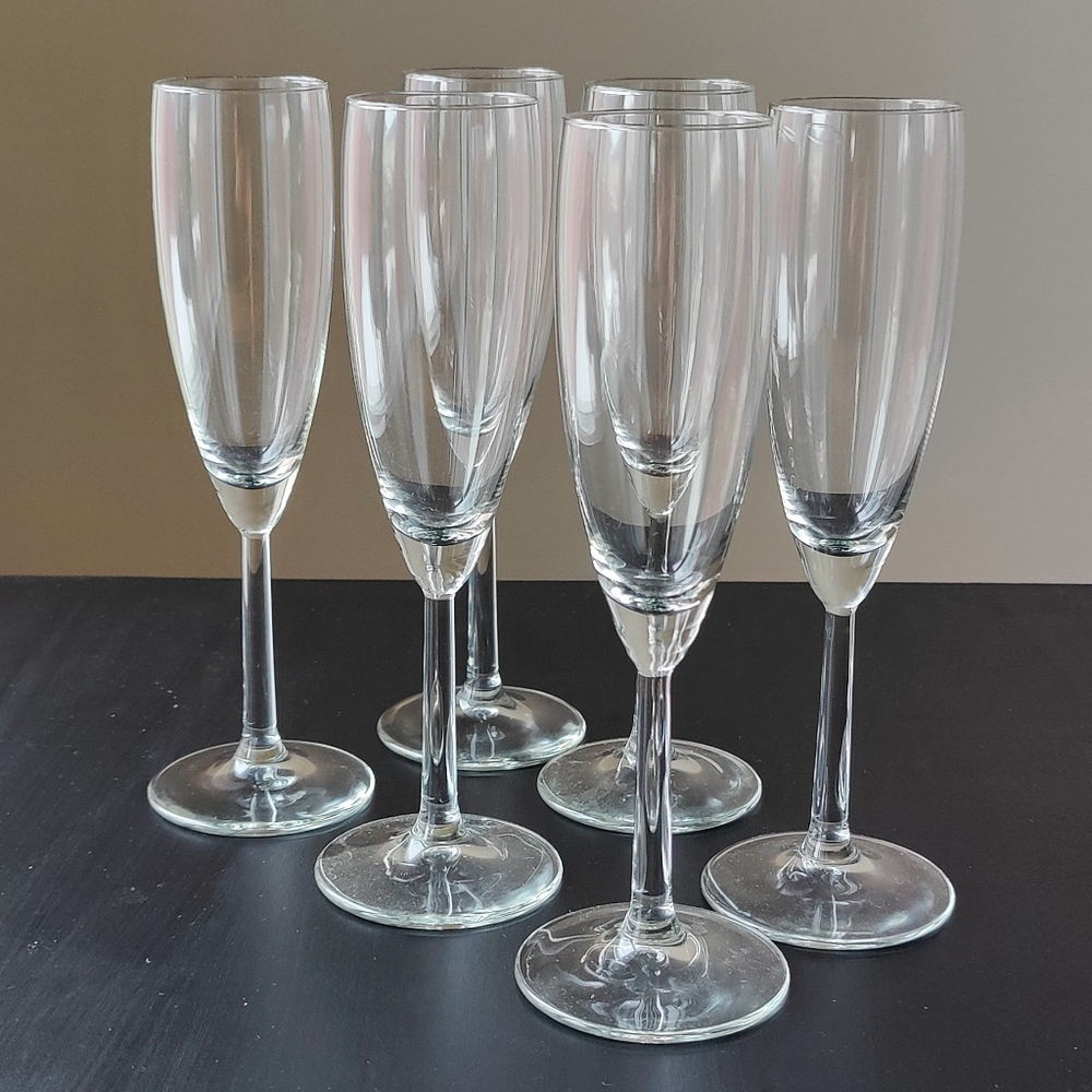6 unbranded champagne 🍾🥂 flutes